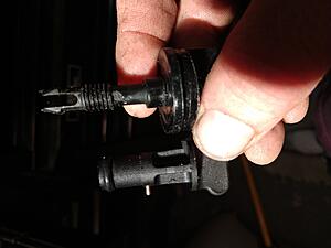 Radiator Petcock S-Series-comparison-current-vs-supposed-replacement-97-saturn-sc2-radiator-drain-plug.jpg